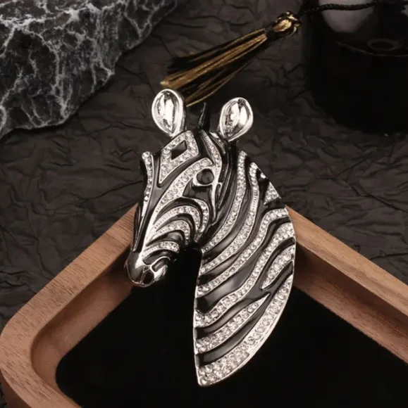 Zebra π¦ Brooch Charm New - Picture 1 of 13